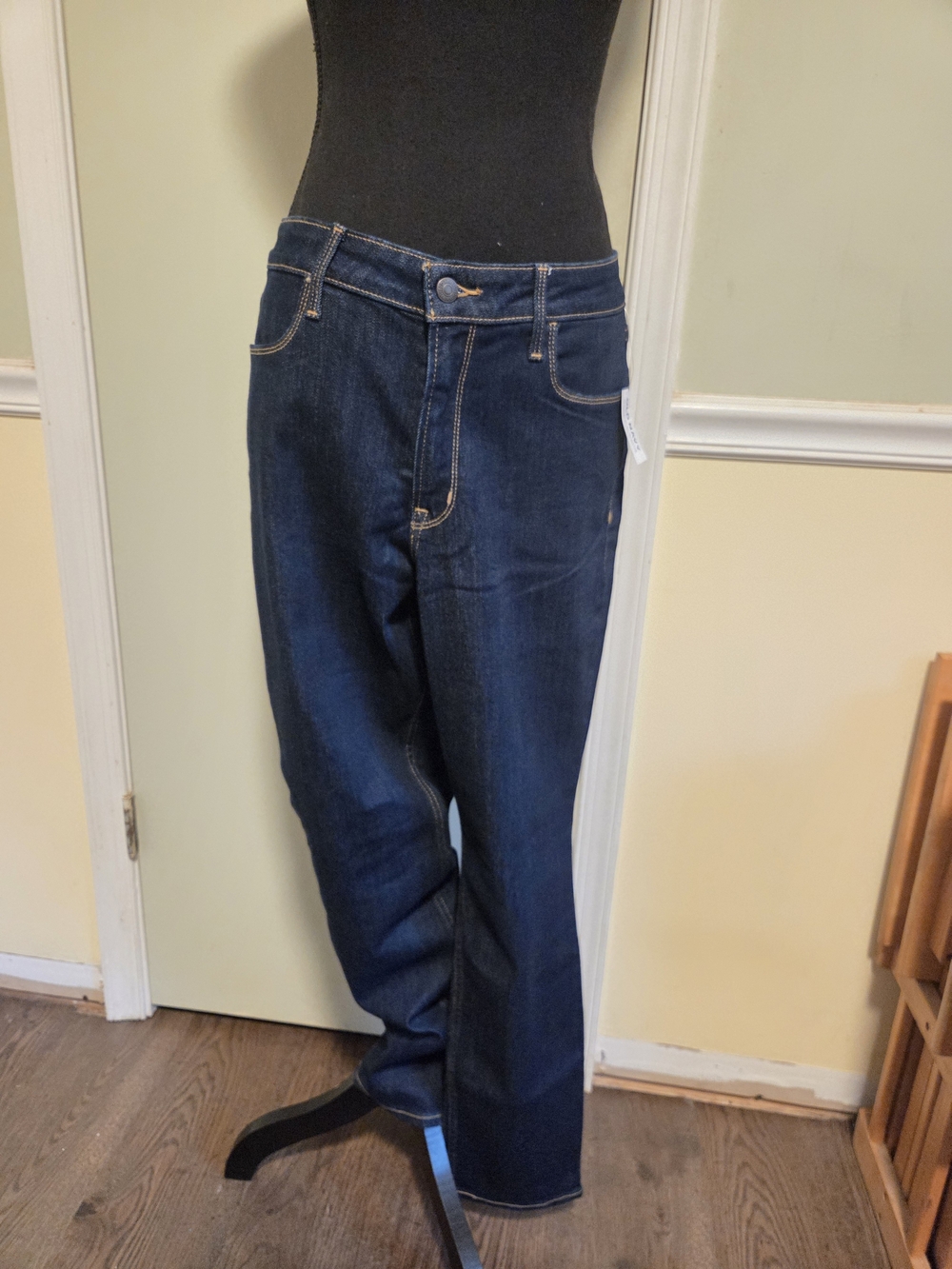 Old Navy Women’s Dark Indigo Straight-Leg Jeans